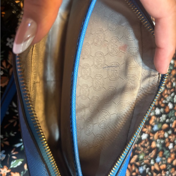 Blue Michael Kors crossbody purse - Picture 4 of 5
